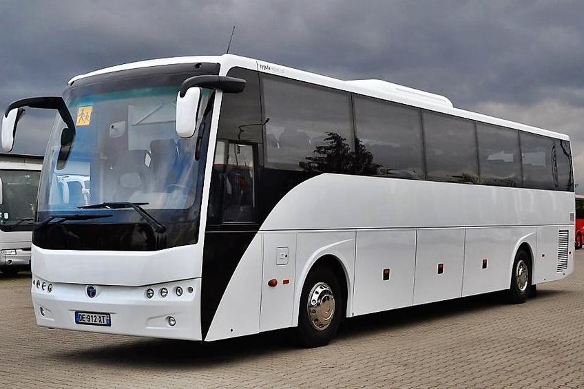 Autokar do wynajęcia Wałbrzych - Neoplan Tourliner